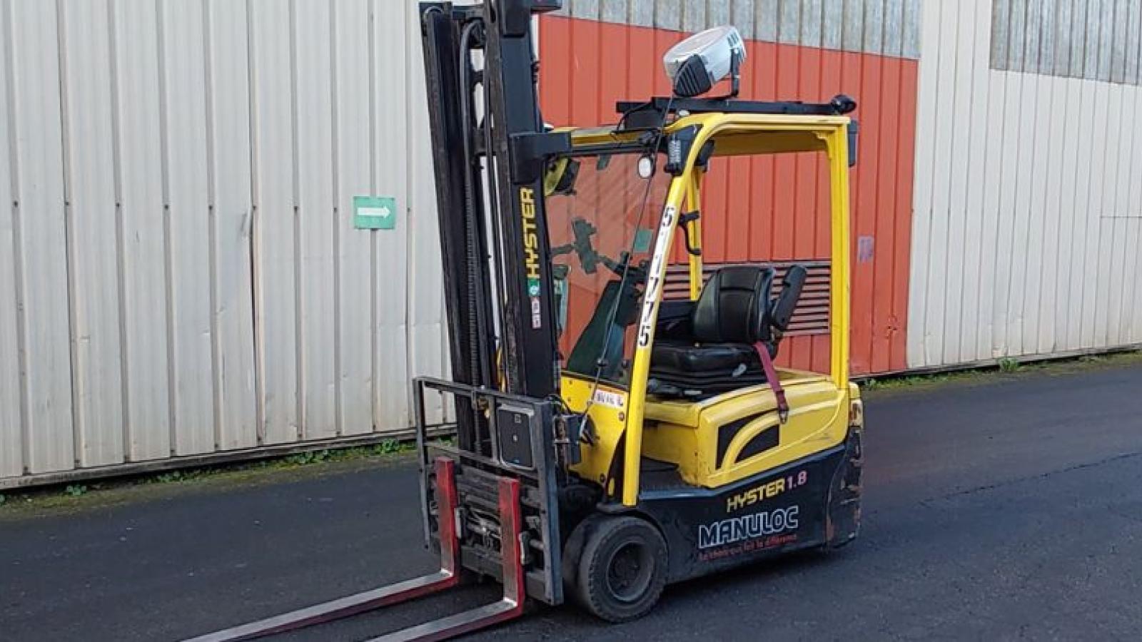Forklift using LiftTrak technology
