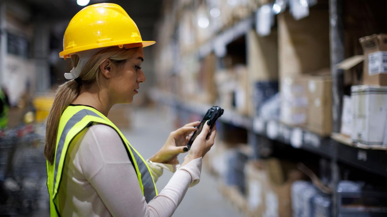 worker using rfid mobile reader in a warehouse