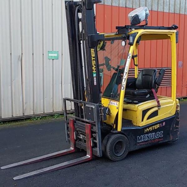 Forklift using LiftTrak technology